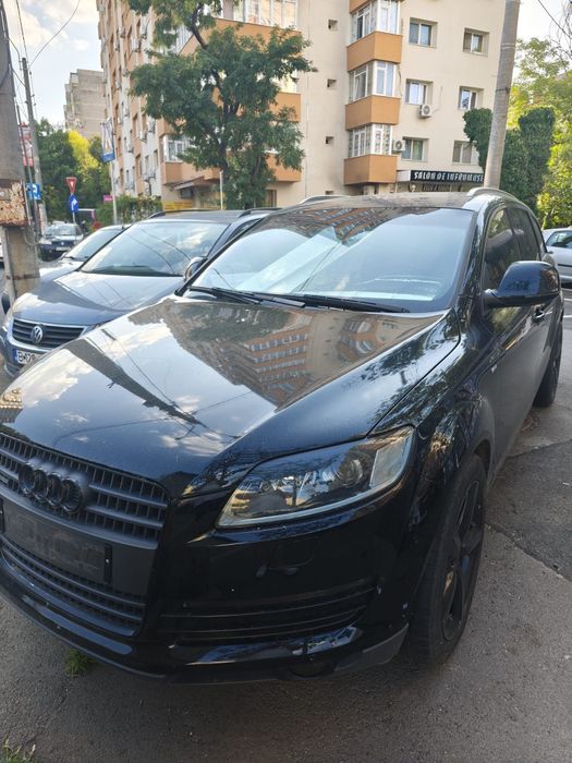 Audi Q7    S-line