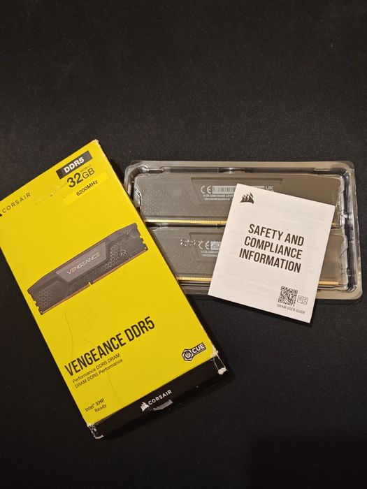 Kit memorie dual-channel DDR5 32GB Corsair Vengeance, 6200MT/s, CL32