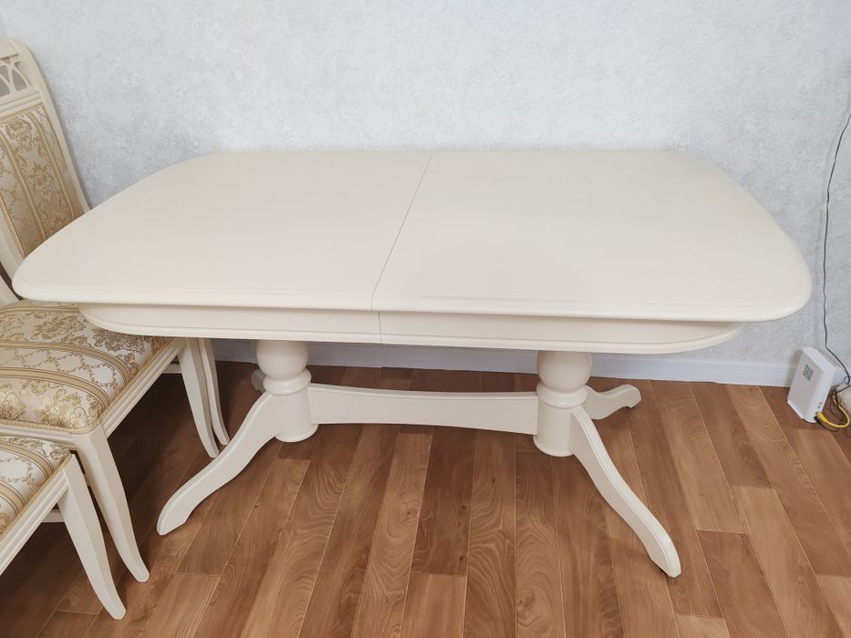 Продам стол со стульями в отличном состоянии