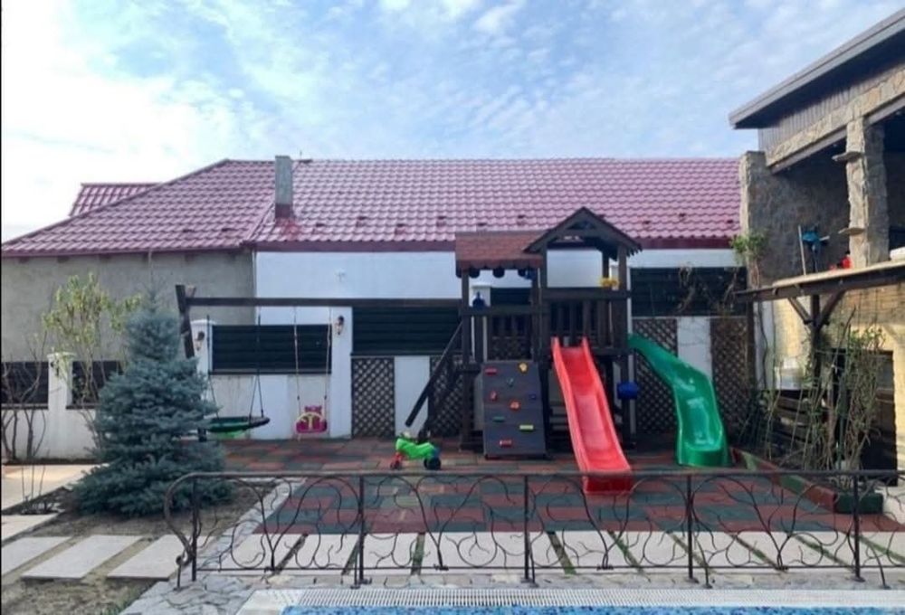 Căsuța copii/ tobogan /loc de joaca