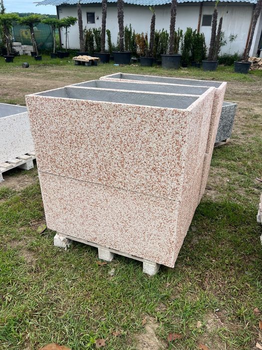 Jardiniere din beton