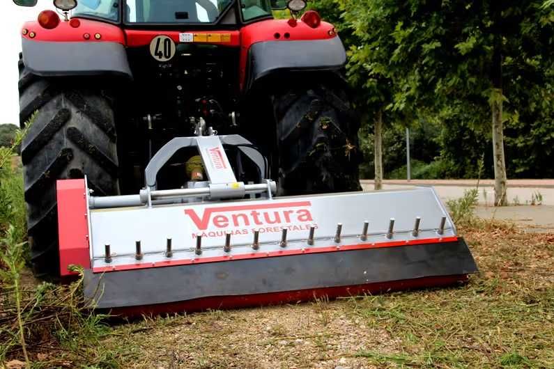 Tocător PROFESIONAL resturi vegetale pentru tractoare intre 50-95 cai