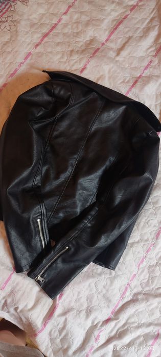 Продам женскую кожанку
