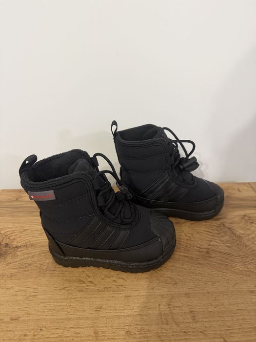 Детски зимни обувки Adidas номер 20