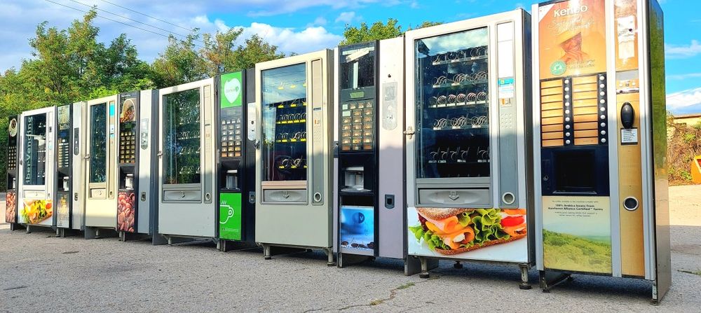 Вендинг машина за кафе/ храни и напитки / Zanussi / Зануси