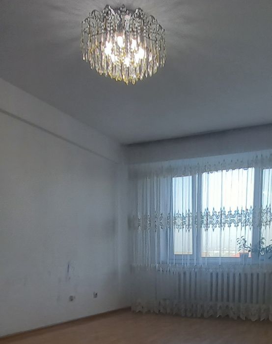 Люстра в зал срочно продается