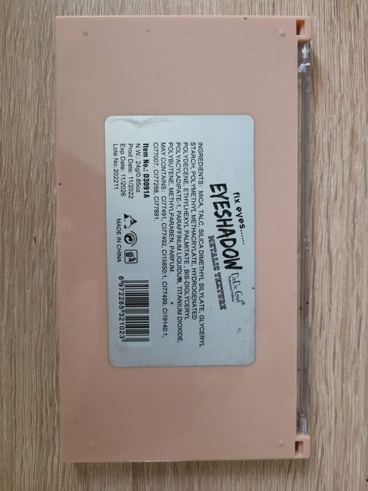 Продам тени для век