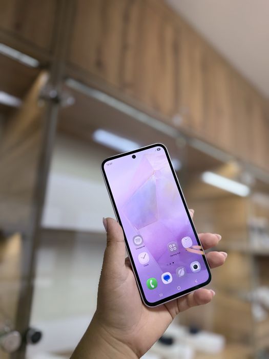 Samsung A35.