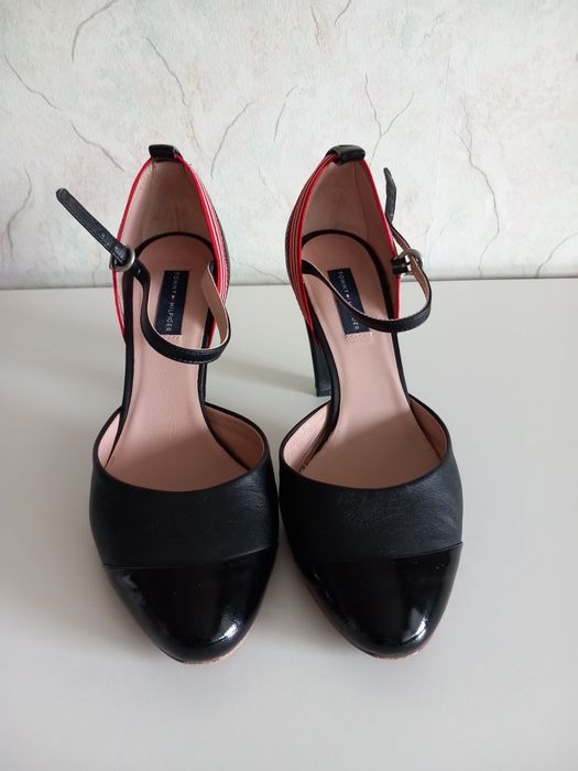 Кожени обувки с ток Tommy Hilfiger