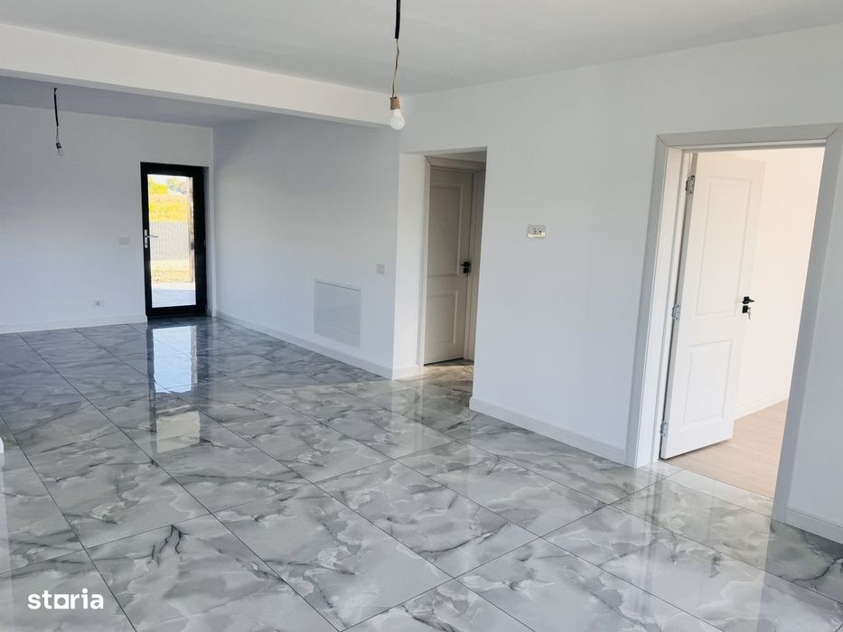 Casa de vânzare, 3 camere, curte mare