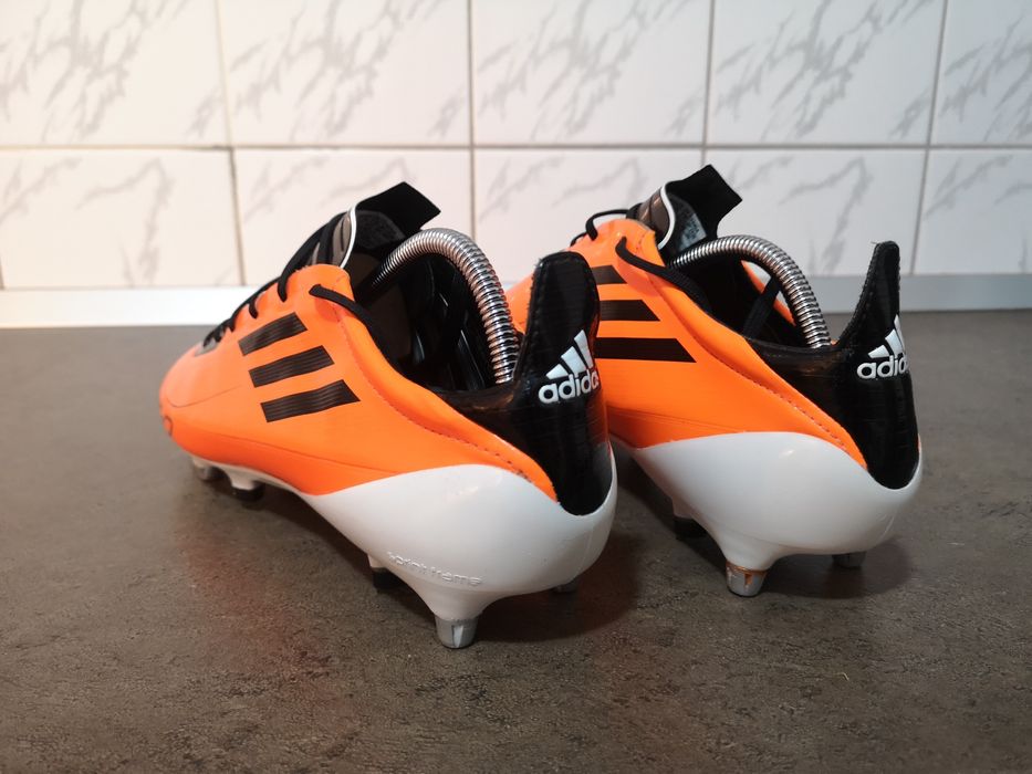 Vând ghete de fotbal profesionale Adidas F50 in stare foarte buna
Nr