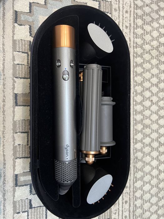 Dyson стайлер в кейсе