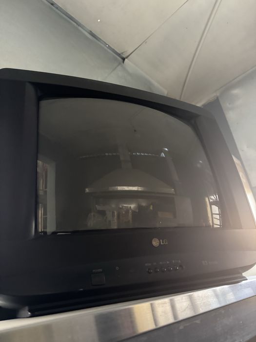 Продам телевизор lg