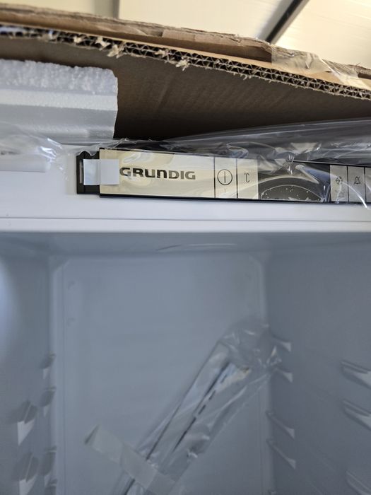 Хладилник/охладител за вграждане Grundig GSMI 25730 FN