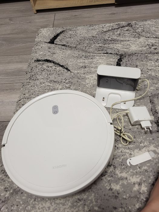 Vând robot de aspirare XIAOMI