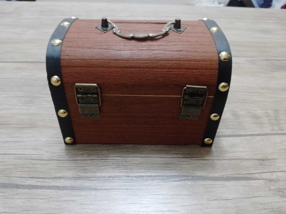 Pul yigʻish uchun quti