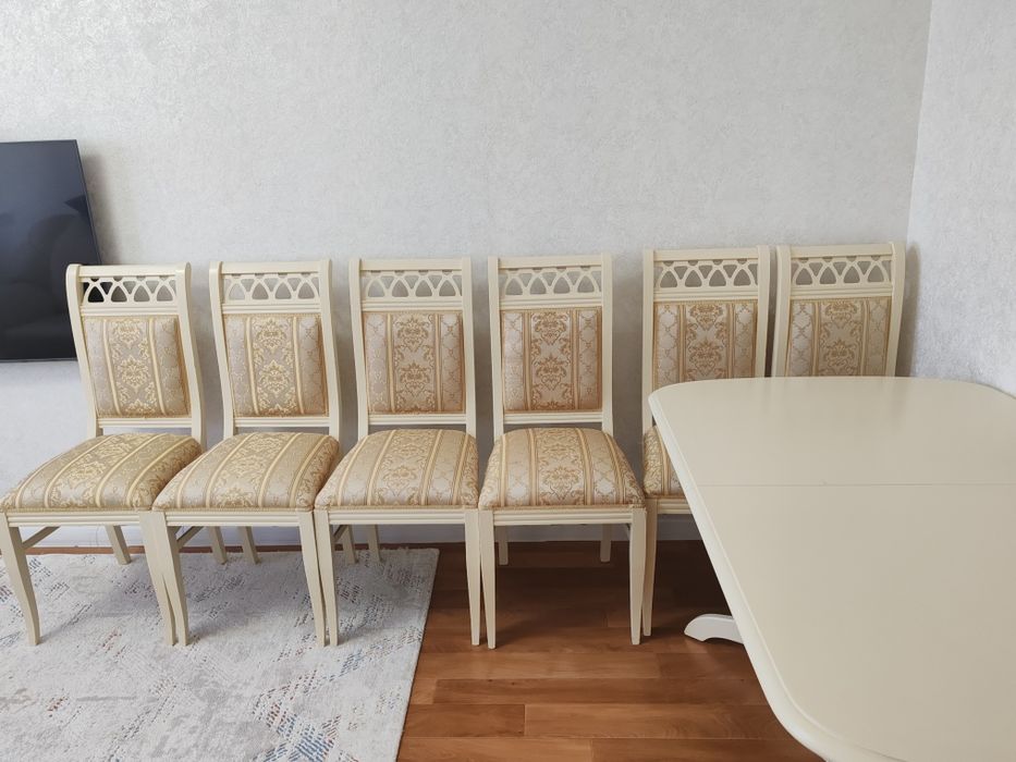 Продам стол со стульями в отличном состоянии