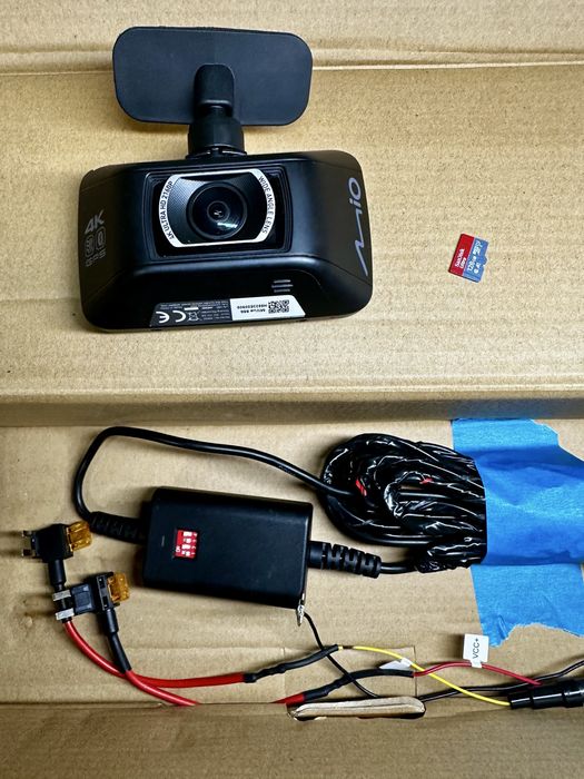 Camera video auto Mio MiVue 886 4K Ultra HD Night Vision full pachet