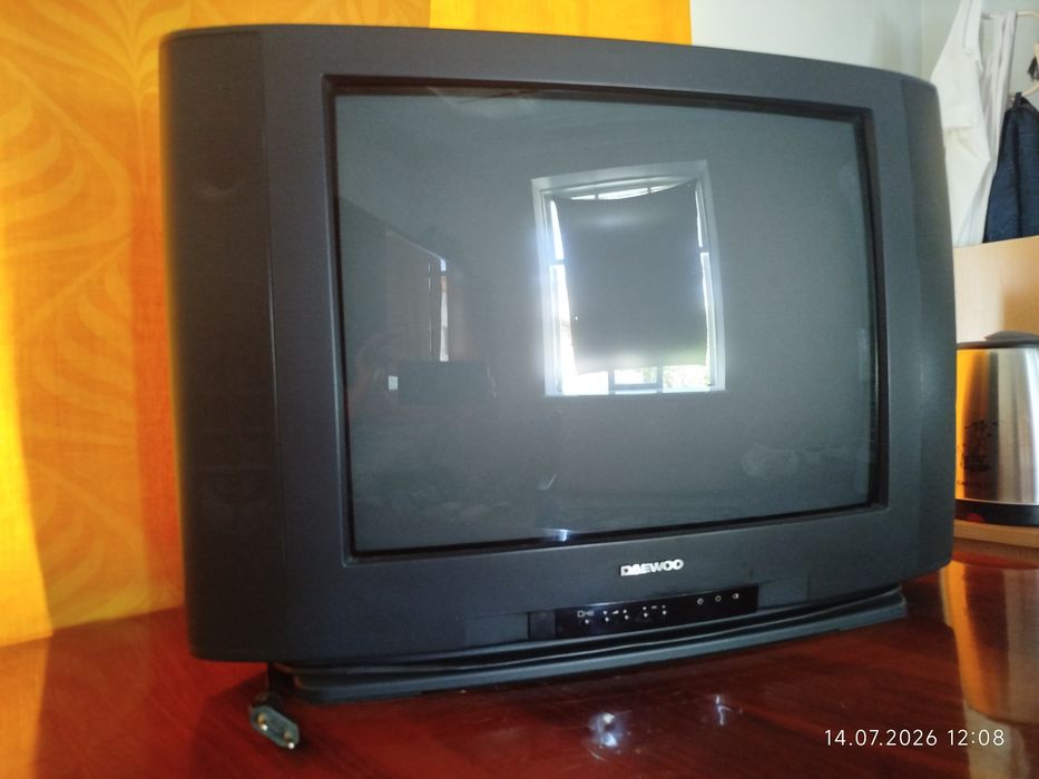Televizor sotiladi