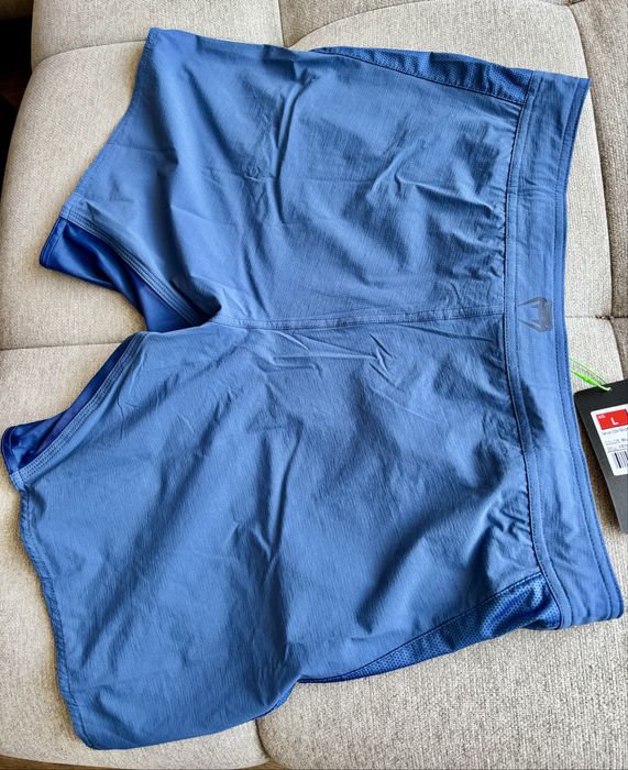 VENUM шорти Л размер