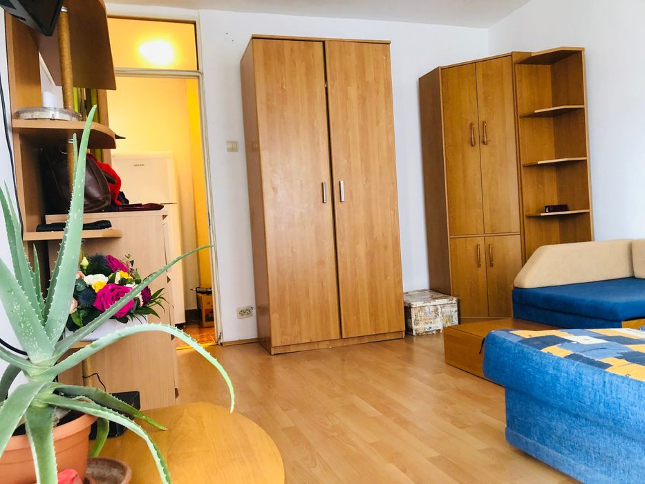 Garsonieră de vânzare vis.a.vis de Liceul D.Bolintineanu (anvelopat)