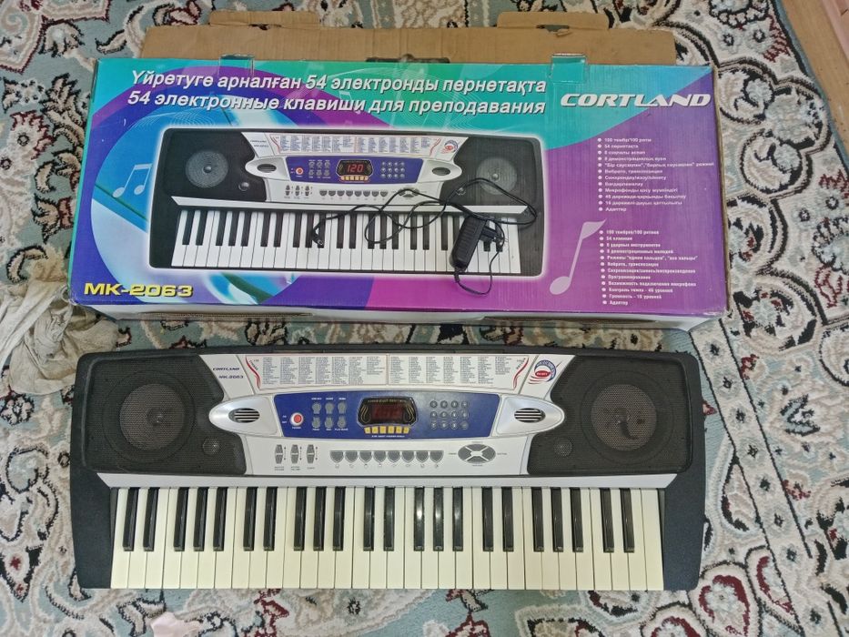 Синтезатор Cortland 2063