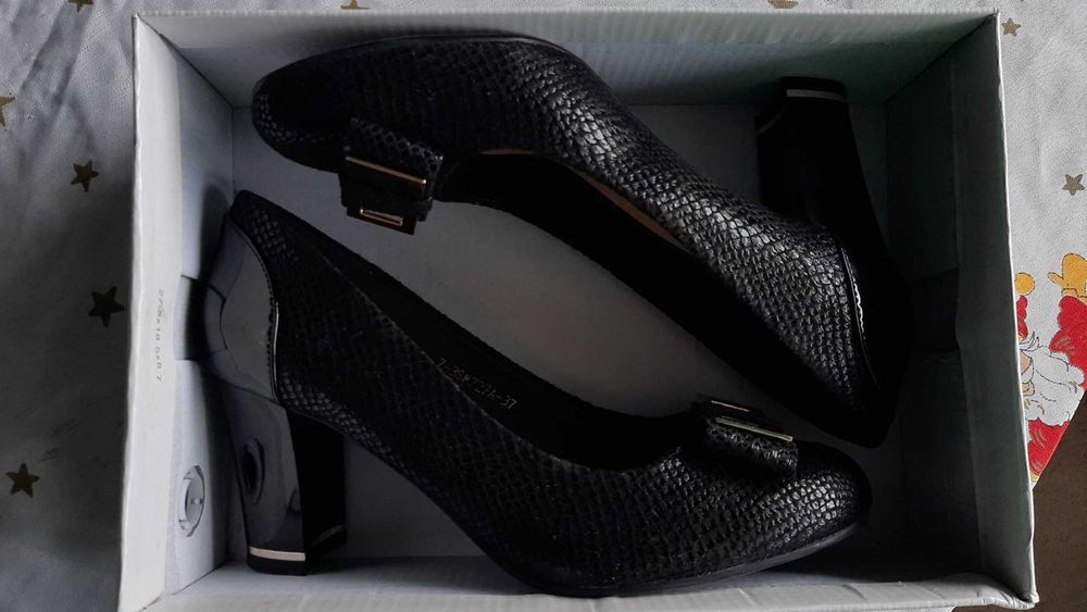 Официални черни обувки на чешката фирма "Ботички"