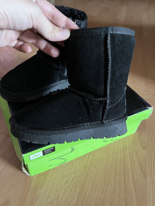 Продам детскую обувь