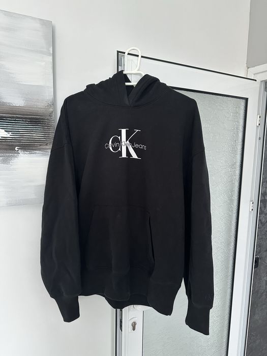 Calvin Klein -горнище -размер S чисто. Ново