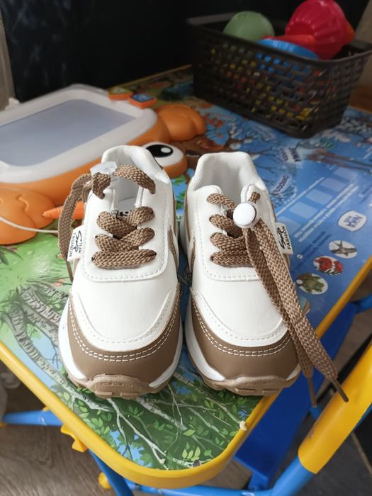 Продам новые кросовки