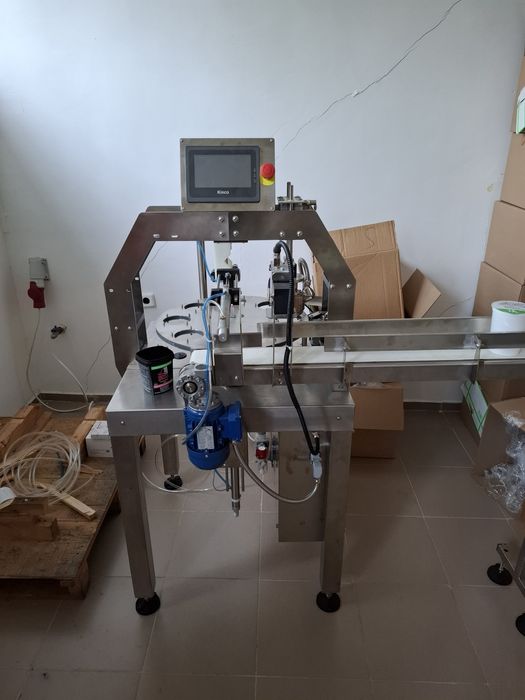 Машина за запечатване на кофички с алуминиево фолио