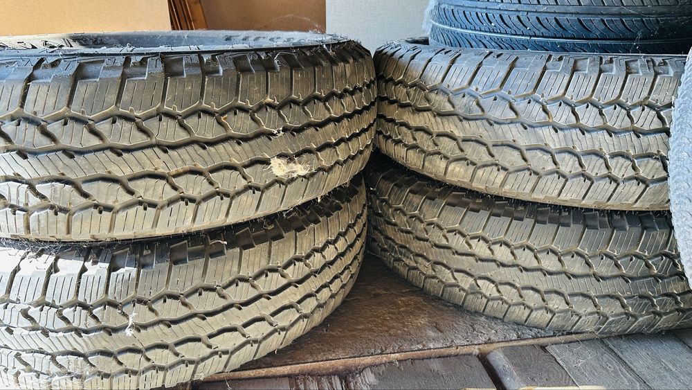 Продавам Гуми 255/75R17
