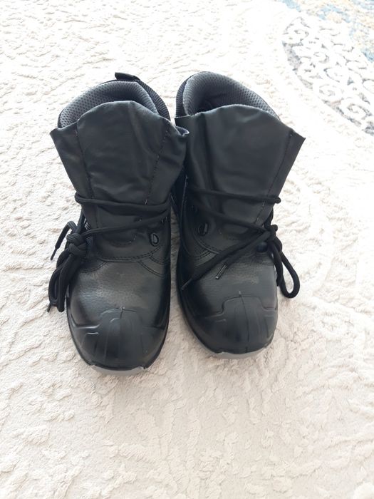 Продам новый осенный спец ботинка