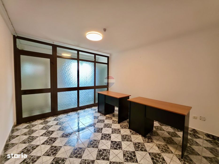 Cladire 672 mp + teren 1092 mp de inchiriat, Campina