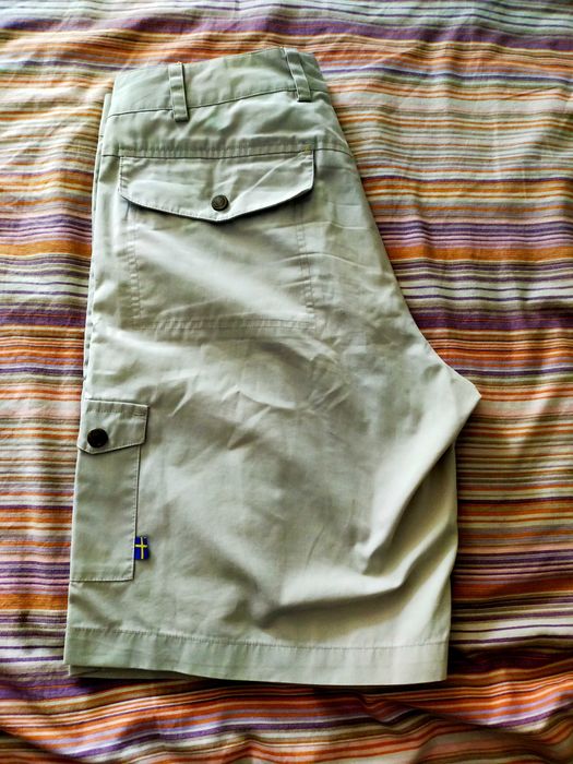 Vând pantaloni scurți FJALL RAVEN G 1000 mărimea 48
