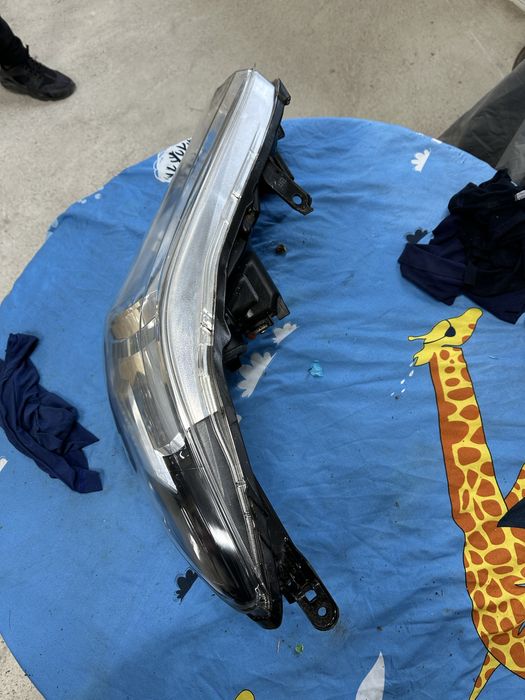 Far stânga toyota  hylux.