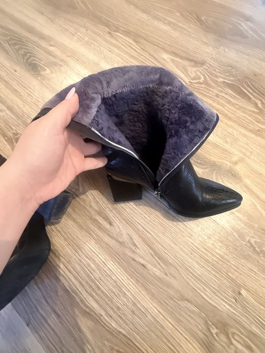 Продам кожаные сапоги.