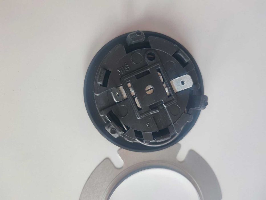 Бутон за волан V8  Нов Универсален различни размери Капачка