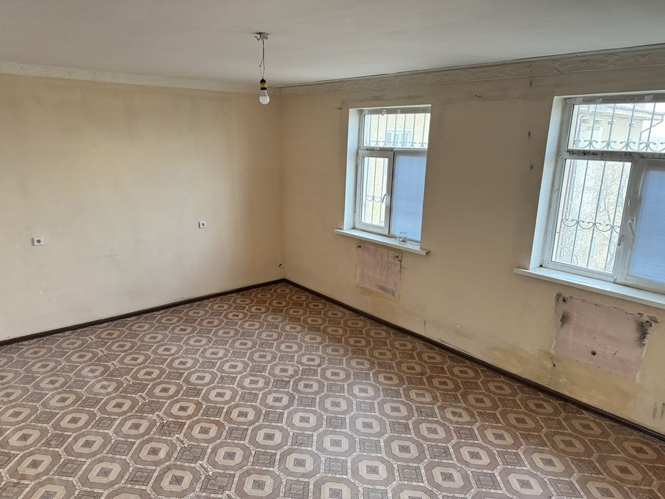 Фенкс устиндеги 5-этажда 3-ханалы квартира 350000млн сум догвр есть