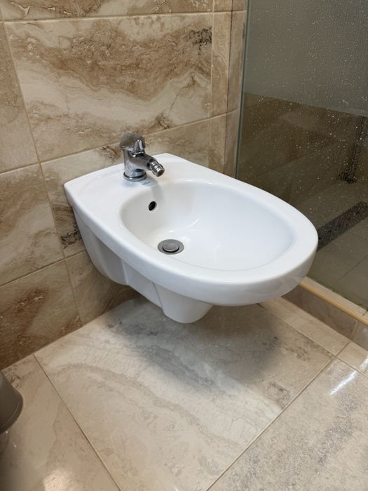 Bideu suspendat cersanit + baterie