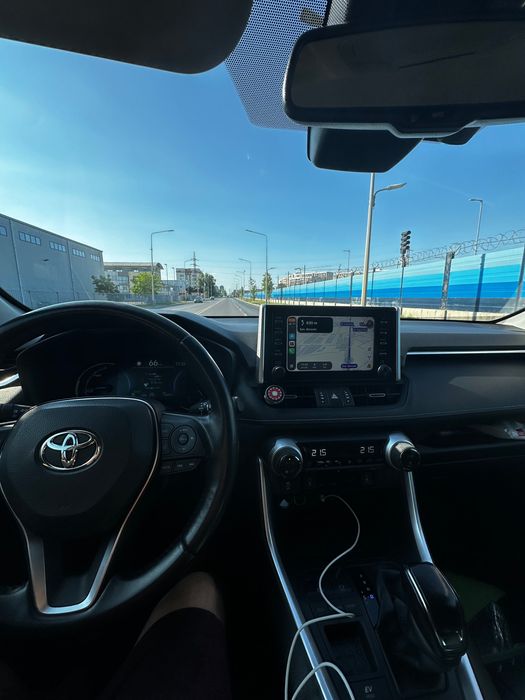 Rav4 2021 hybrid primul proprietar.