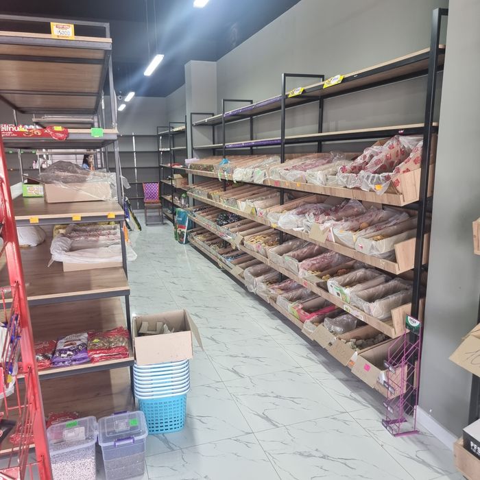 Dokon uchun stelaj polkalar