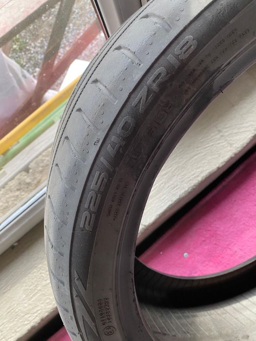 Шина 225/40/18 комплект