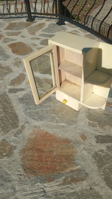 Аптечка -2 броя.Сатър..Ченгели.