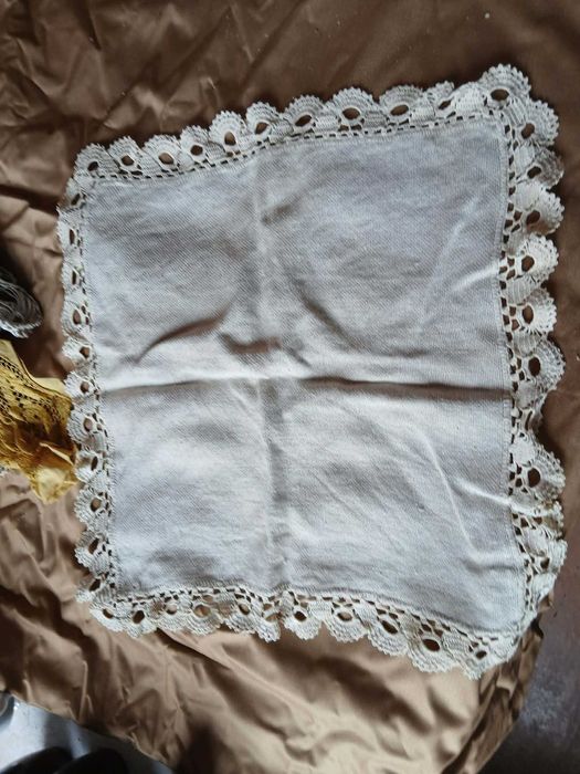 Чаши чинии и вази