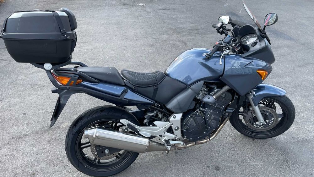 Vand Honda CBF600S din 2004 - Ideală Touring - Topcase Inclus