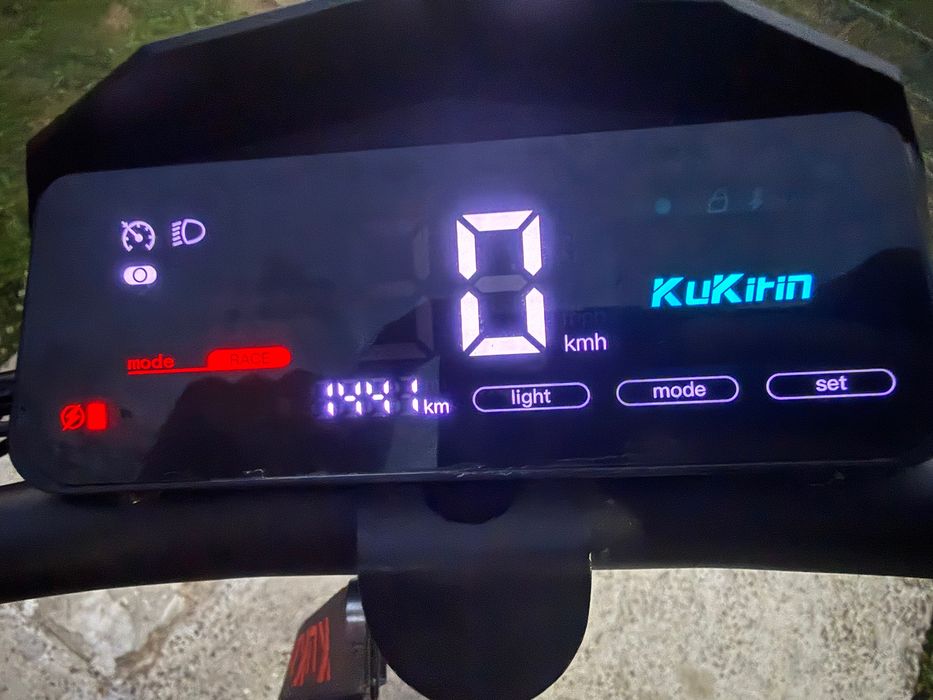 Vând trotinetă kukirin G2