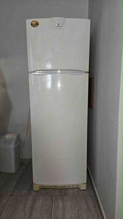 Хладилник Indesit