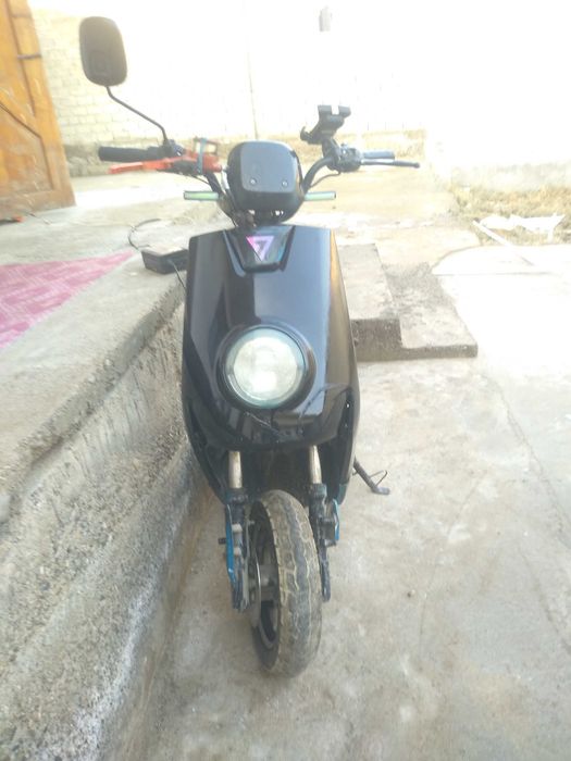 Skuter sotiladi zaryadkali