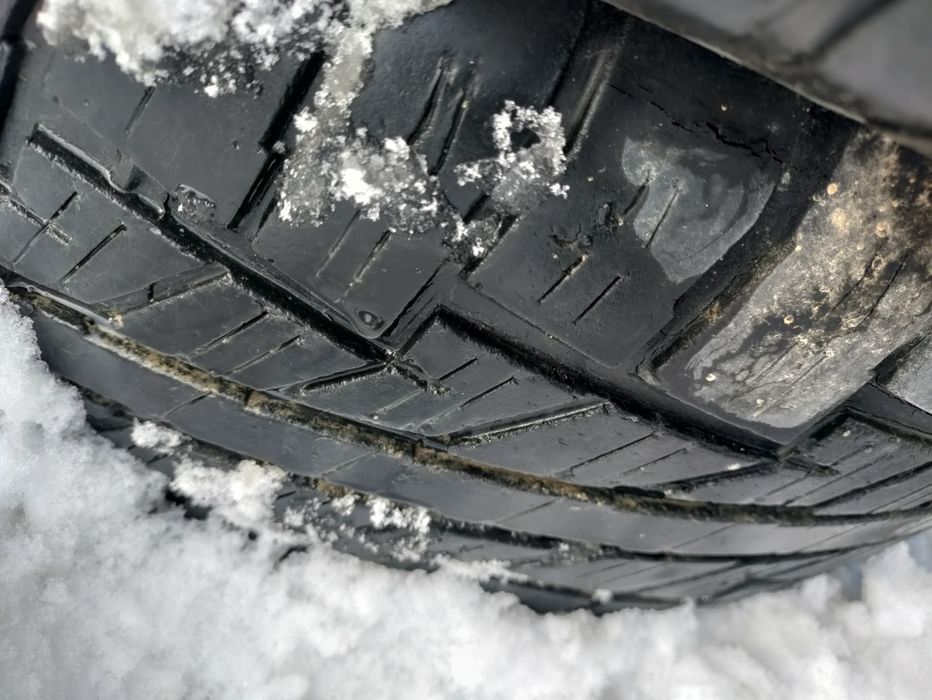 Продажа / Шины на внедорожник